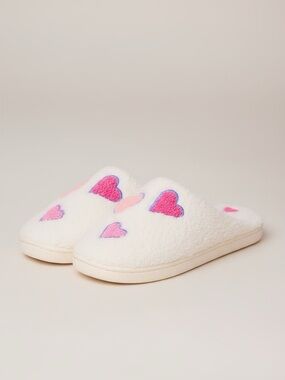 Roller Rabbit Heart Slippers Ivory Pink Fuzzy Cozy Slippers NWT / Sealed